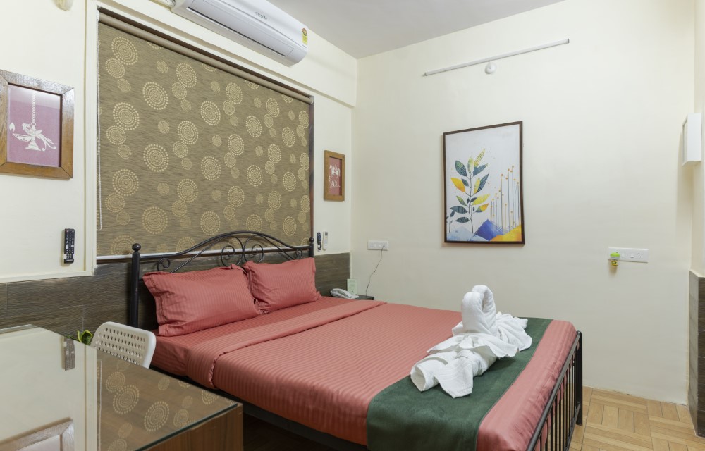 COMET ROOM - 1
